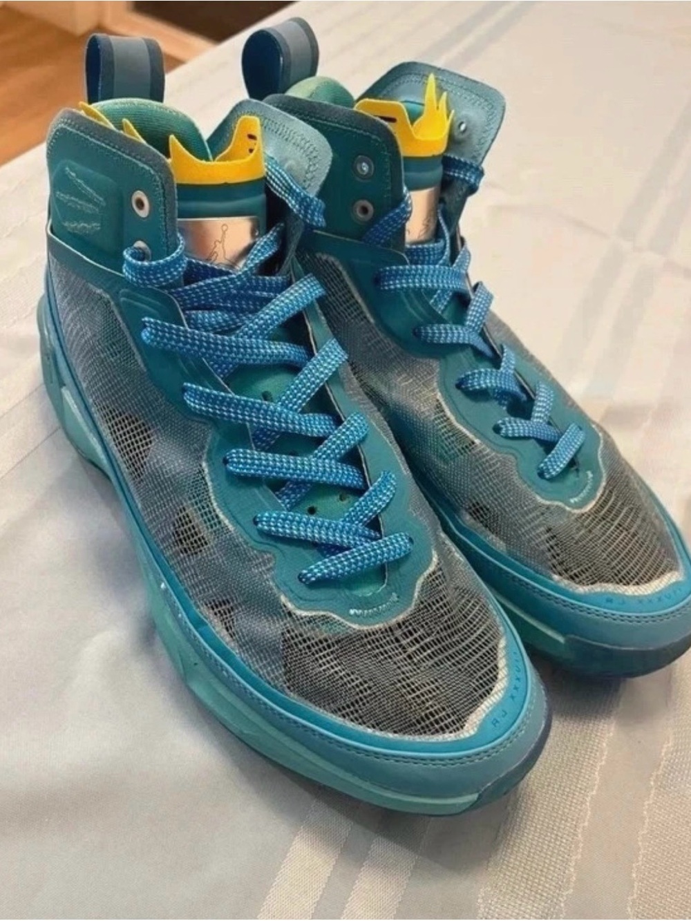 Jordan Air size 10, 37 Naruto x Zion Rasengan Mid Top DX1690-400